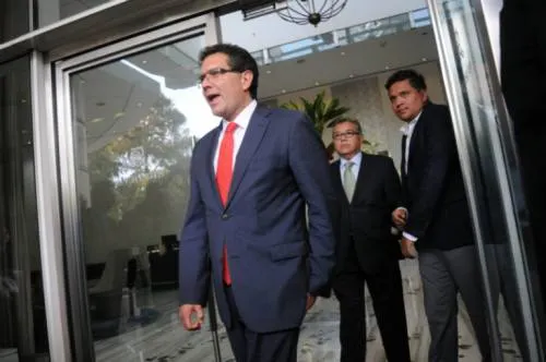 Ríos Piter impugna rechazo del INE a su candidatura independiente