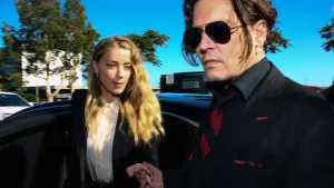 Un juez otorga a Amber Heard una orden de alejamiento contra Johnny Depp