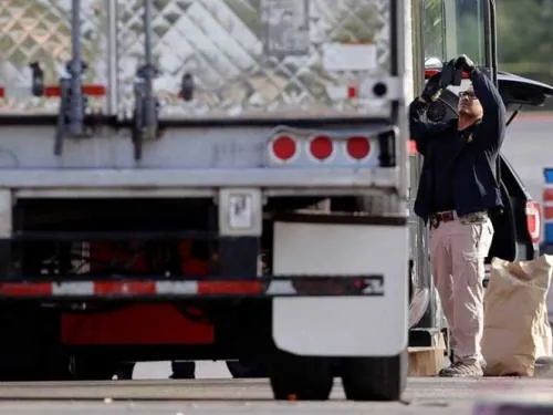Sube a 9 inmigrantes muertos hallados en camión de Texas