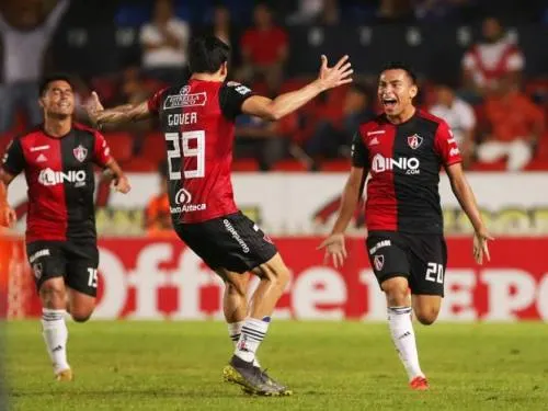 Atlas mantiene esperanza; Veracruz se hunde