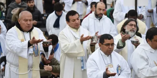 Hijos de sacerdotes levantan la voz; exigen pronunciamiento del Vaticano
