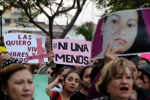 Acusan ceguera de MP en feminicidios; diputadas afinan 23 iniciativas de ley