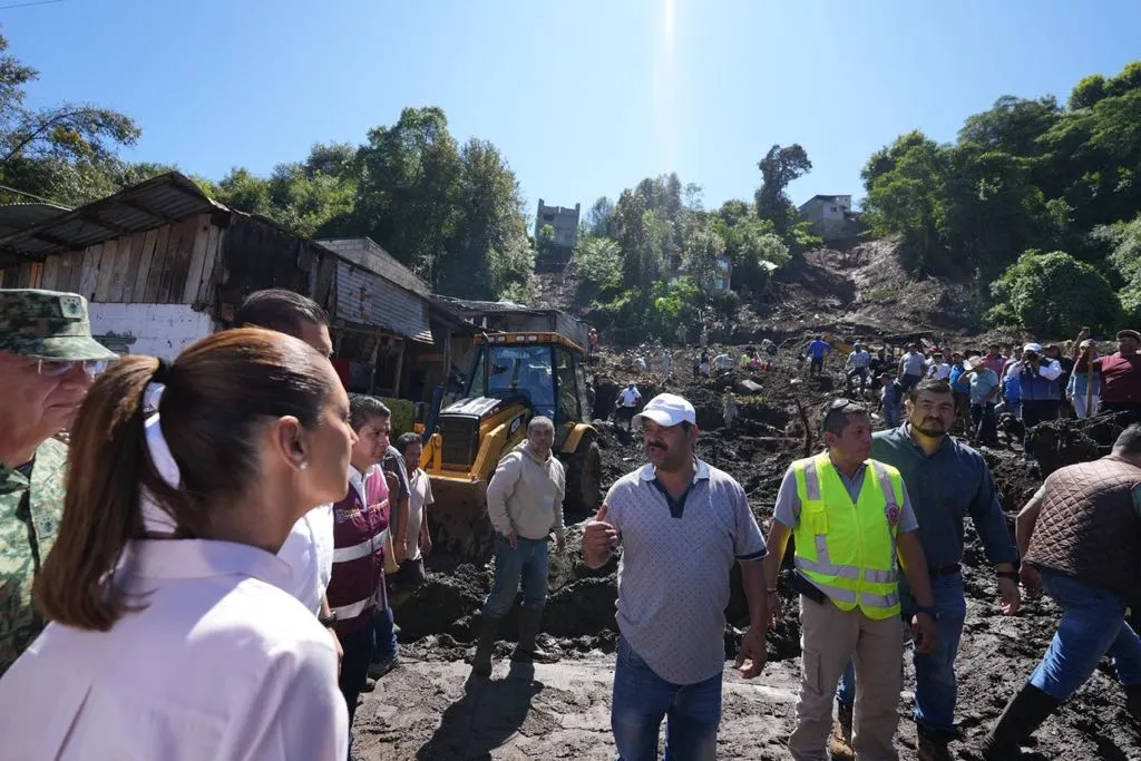 Visita a damnificados por las lluvias