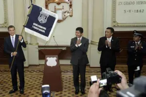 Rivera entrega Bando de Buen Gobierno a Tony Gali; Rossainz, encargado de SSPTM