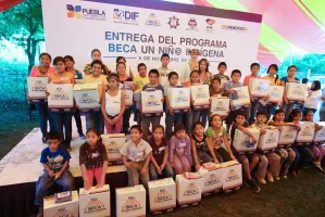 Otorga MEAMV paquetes apadrinados por SSP y Xicotepec