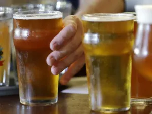 Muere por tomar 6 litros de cerveza en un concurso