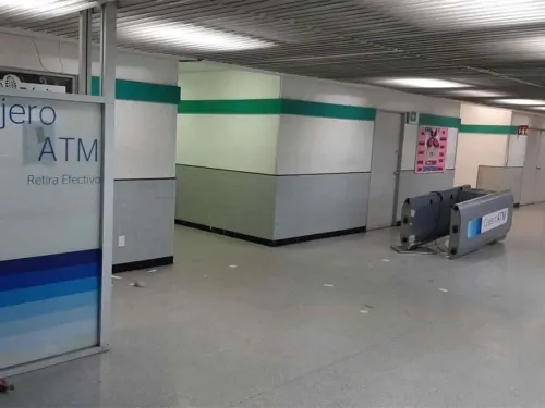 Delincuentes arrancan cajero automático en hospital del IMSS
