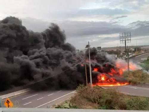 Estalla pipa con combustible en carretera Veracruz-Xalapa