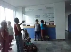 Mujer da a luz en el piso de hospital de Tehuacán