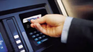 Hackers infectan cajeros con virus para robar dinero