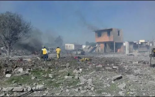 Peña Nieto lamenta muertes por explosión en Tultepec; van 19 fallecidos