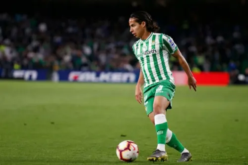 Diego Lainez colabora en triunfo de Betis 1-0 ante Raja Casablanca