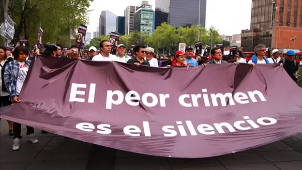 Marchan periodistas en ciudad de México contra crímenes a reporteros