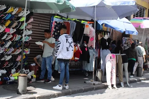 Secretaría de Gobernación analiza entregar permisos a ambulantes para navidad