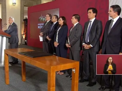“Por si las moscas” amplía López Obrador fondo para Pemex