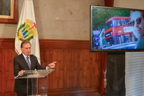 Yunes Linares solicita a PGR detención y extradición de Karime Macías