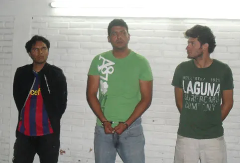 Los detienen cuando escapaban con una camioneta robada