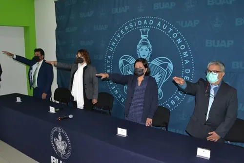 Rinden protesta ante el Rector Alfonso Esparza directores de cuatro unidades académicas