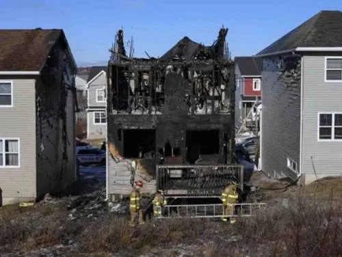 Mueren siete niños tras terrible incendio en Canadá