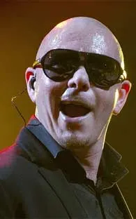 Pitbull entra por El Buki en gira Gigant3s