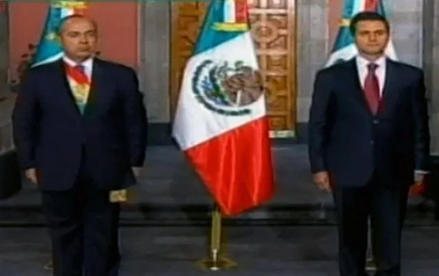 Calderón entrega mando a Peña Nieto