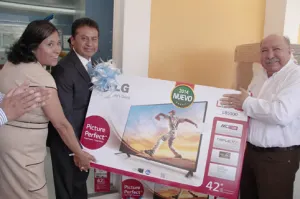 Entregan premios del Sorteo Contribuye 2014 en San Andrés