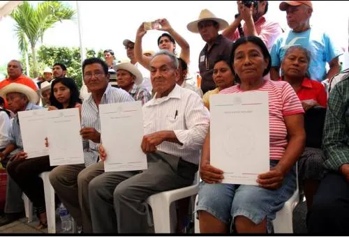 Certeza jurídica para 2 mil familias con la entrega de escrituras de sus viviendas