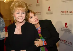 Hospitalizan a la actriz Debbie Reynolds, madre de Carrie Fisher