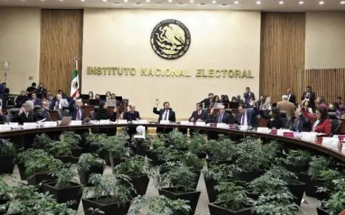 Amaga Procuraduría Fiscal al INE si deja de pagar impuestos