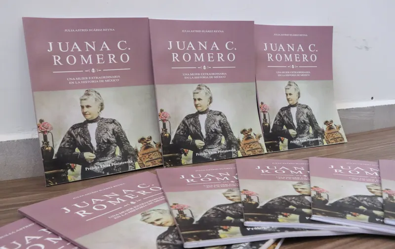 congreso-pue-presentacion-libro-juana-c-romero