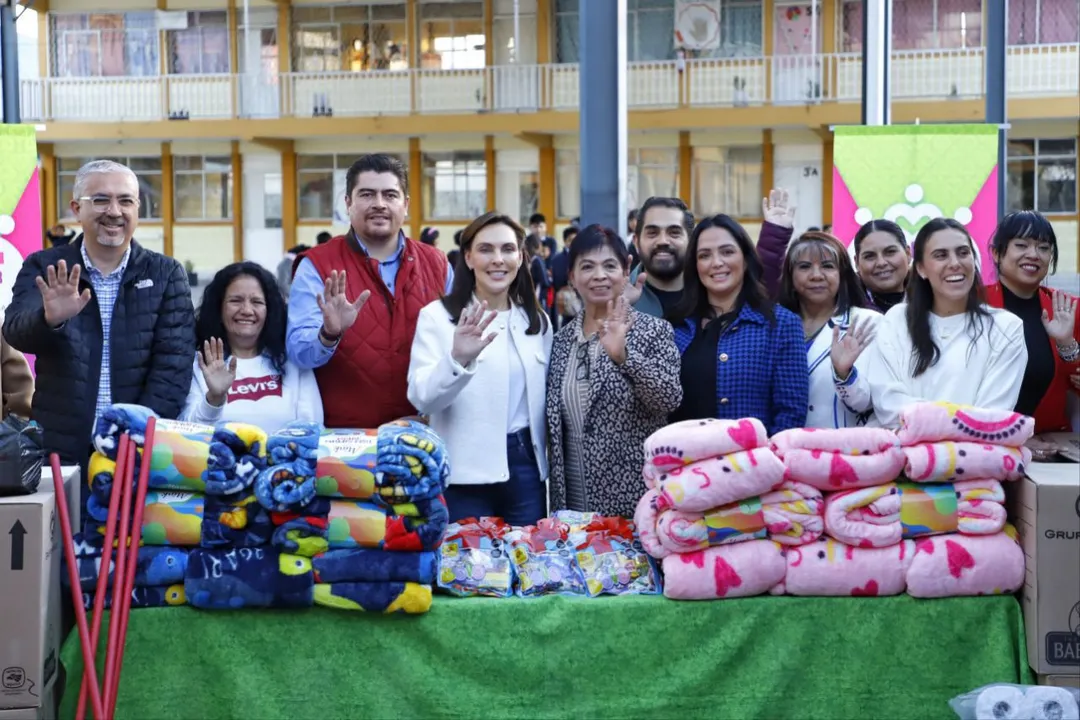 Encabeza MariElise Budib entrega de insumos al internado Julián Hinojosa