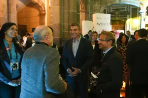 Tony Gali da bienvenida a participantes de La Ciudad de las Ideas