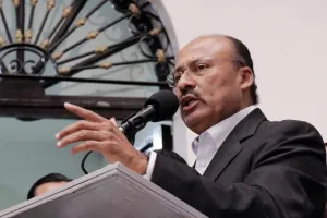 Delegado regional del PRI ?lee la cartilla? a los militantes