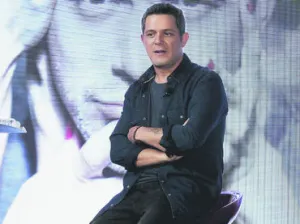 Alejandro Sanz anda tras la canción perfecta