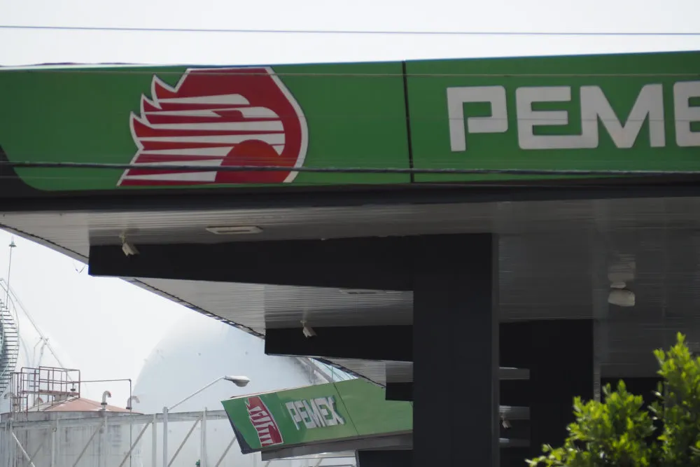 Pemex donará 500 toneladas de asfalto para pavimentar calles en Puebla capital