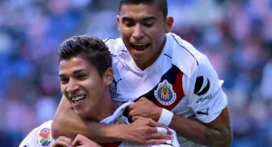 Chivas vence al Puebla 2-0