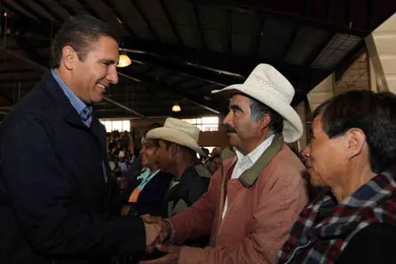 Entrega RMV mil 515 computadoras a niñas y niños de 101 municipios