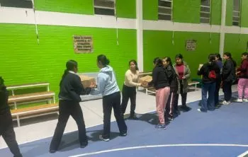 Entrega SEP abrigos y paquetes escolares a estudiantes de la Normal Rural “Carmen Serdán”