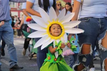 Atlixco da la bienvenida a la primavera con su colorido y tradicional desfile infantil