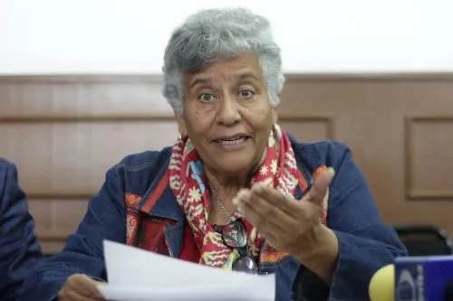 Dice Rosa Márquez que no es “chapulín”, pero quiere ser gobernadora interina