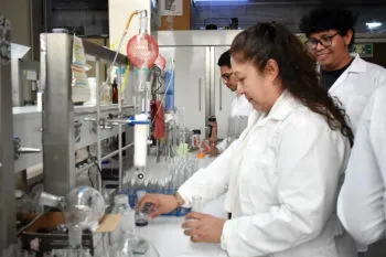 Obtiene investigadora patente por compuesto que reduce proliferación de células malignas en cáncer de mama y cérvico uterino