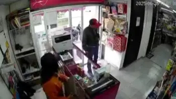 Dos hombres y una mujer asaltaron una papelería en la junta auxiliar Ignacio Romero Vargas