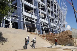 Muere empleado de obras en el Cuauhtémoc al caerle objeto en la cabeza