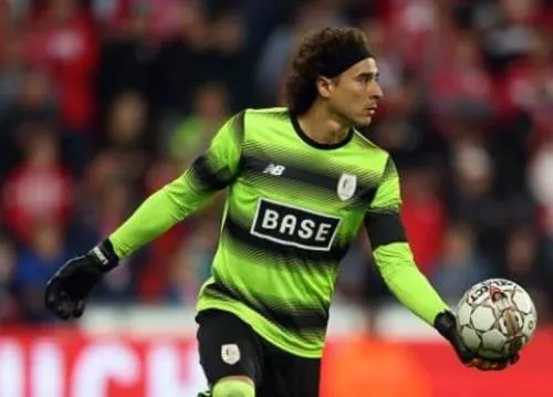 Ochoa y el Standard son de Champions