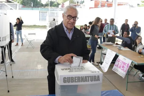 Pacheco Pulido emite su voto, por veda electoral no da declaración