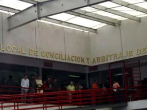 Las JLCA, un centro de marchantes que pagan para todo trámite