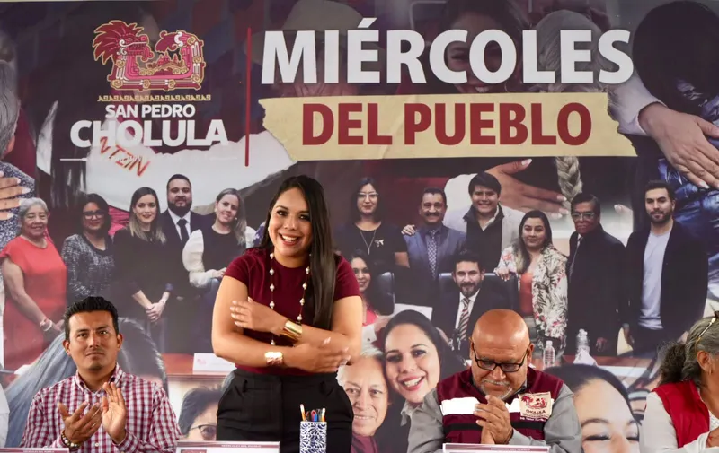 Tonantzin Fernández escucha peticiones ciudadanas y entrega apoyos durante Miércoles del Pueblo en San Pedro Cholula