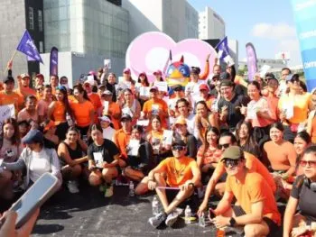 Más de 300 personas se unieron al “Trote Naranja” por la igualdad