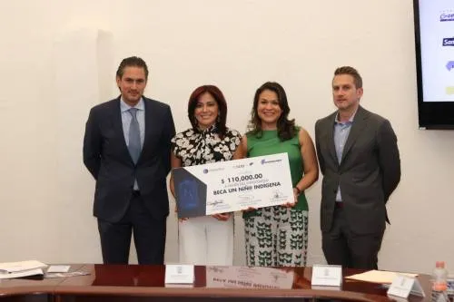 Sedif recibe aportaciones de empresarios para programa “Beca un Niño Indígena”