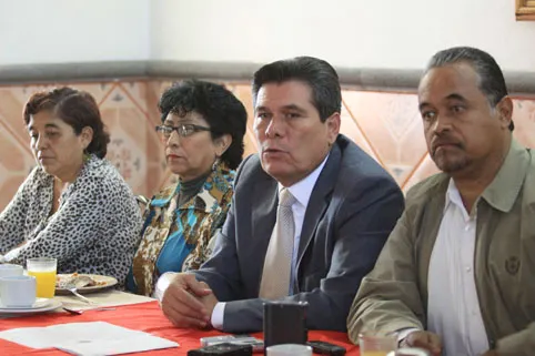 Maestros también se suman a favor de EAI